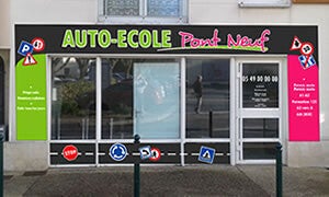 Vitrine de l'agence de Chasseneuil-du-Poitou