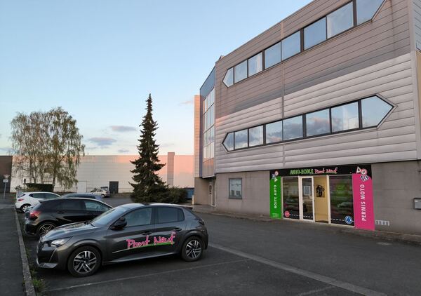 Façade de l'agence Grand Large à Saint-Benoît