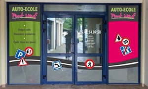 Vitrine de l'agence du Rondy à Saint-Éloi