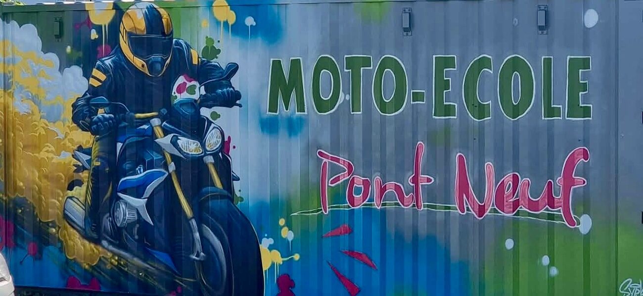 Fresque Moto-école Pont Neuf sur la piste privée
